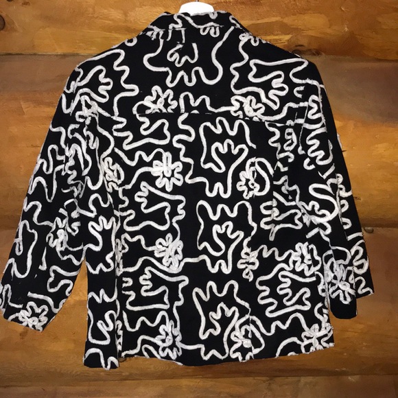 LifeStyle Top/Jacket with Abstract Design - Picture 2 of 6